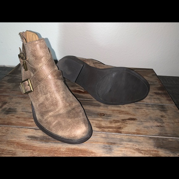 Boots / booties -size 7 - Picture 3 of 4